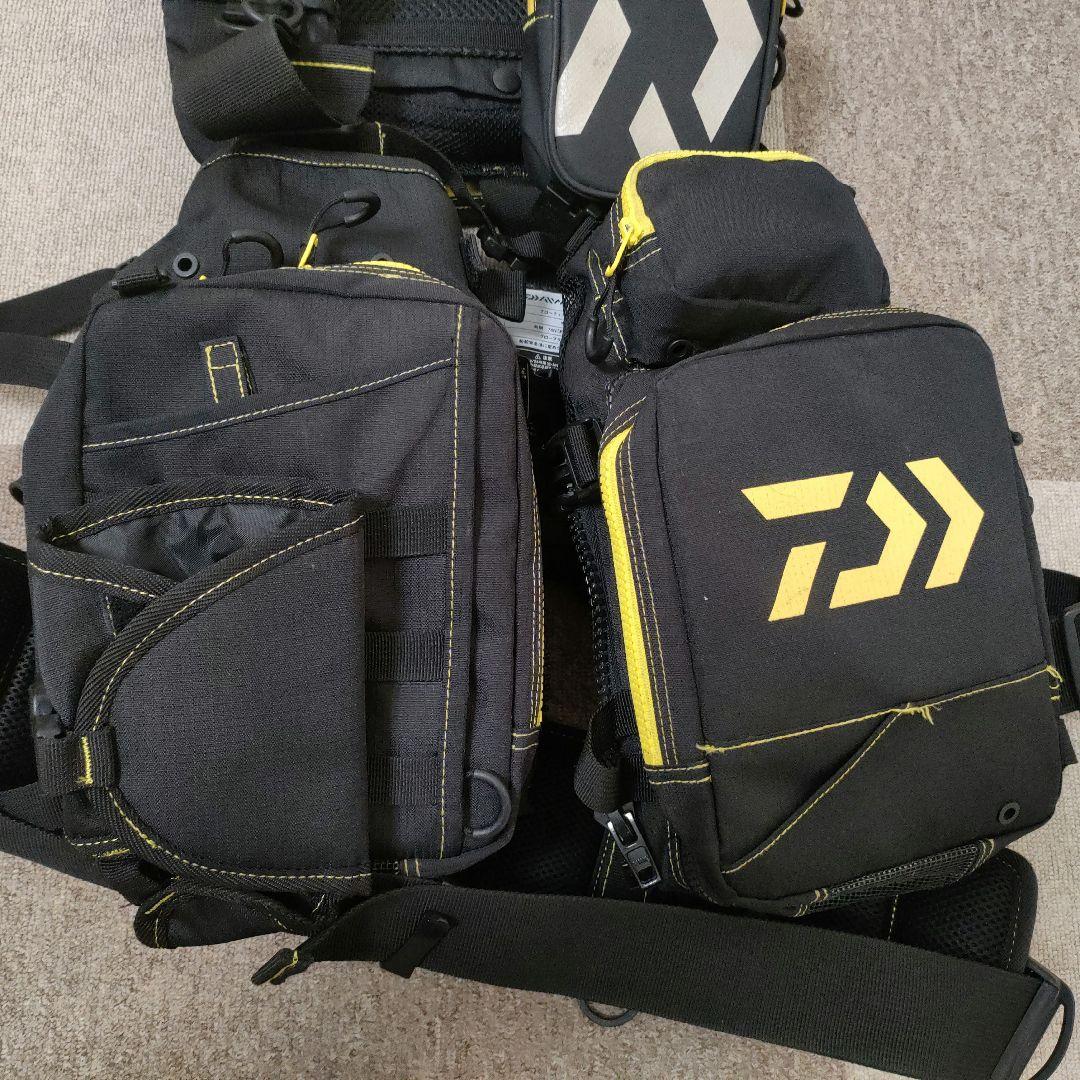 【DAIWA　DF-6107（ベンチクールゲームベストIII）】ブラックイエロー