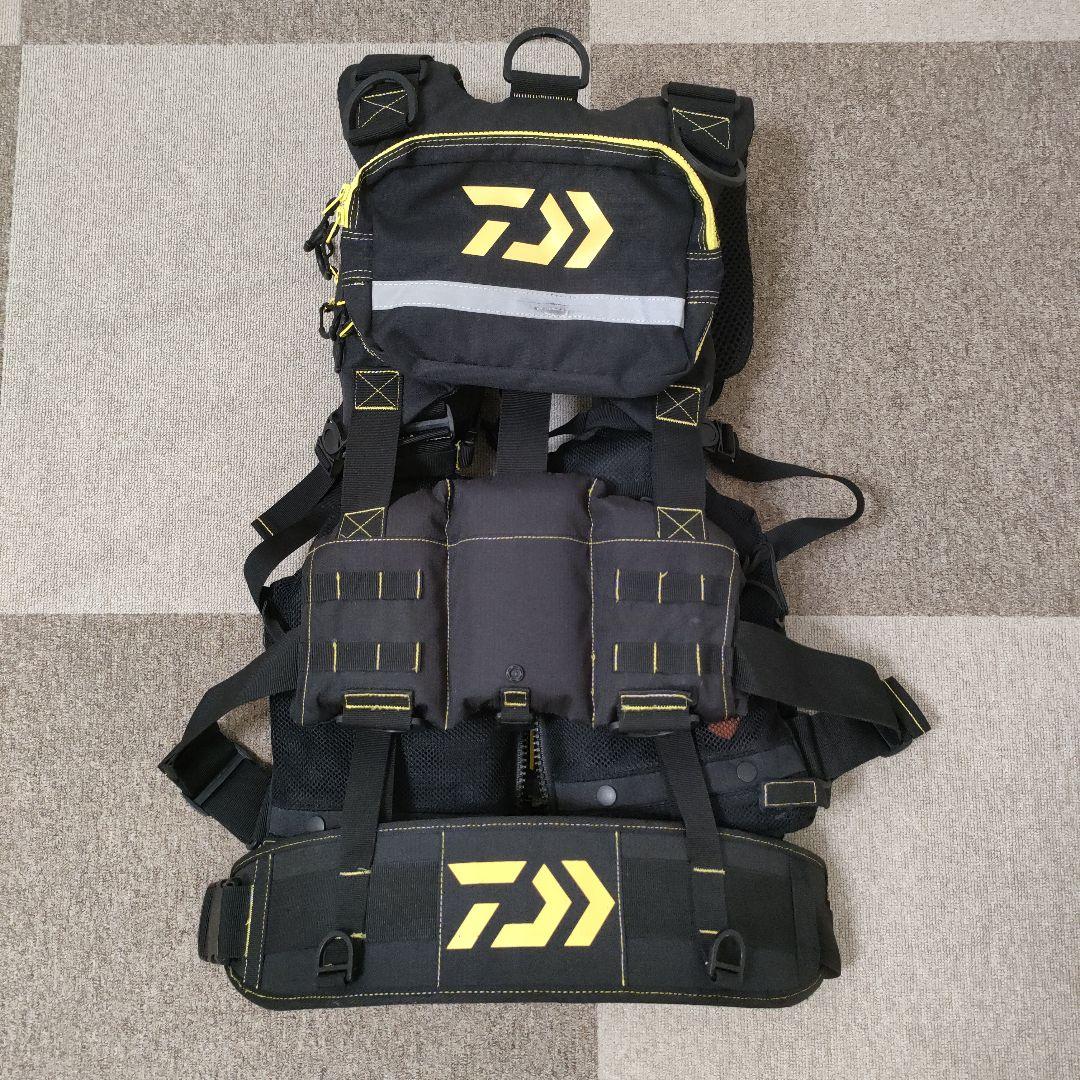 【DAIWA　DF-6107（ベンチクールゲームベストIII）】ブラックイエロー