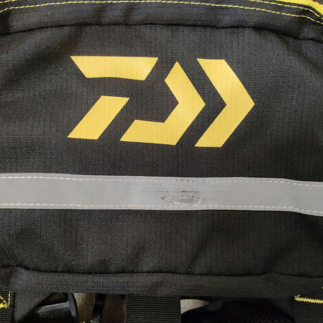 【DAIWA　DF-6107（ベンチクールゲームベストIII）】ブラックイエロー