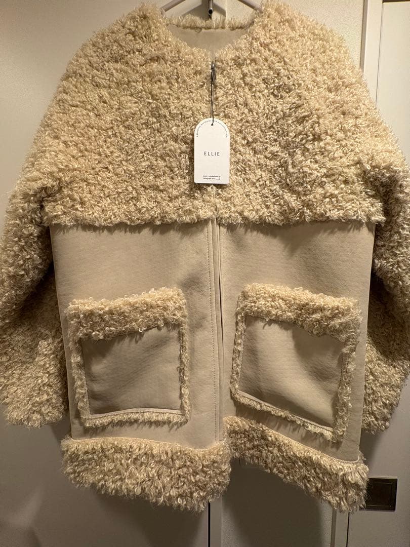 新品未使用タグ付き　ELLIE フェイクムートンアウター【BEIGE】