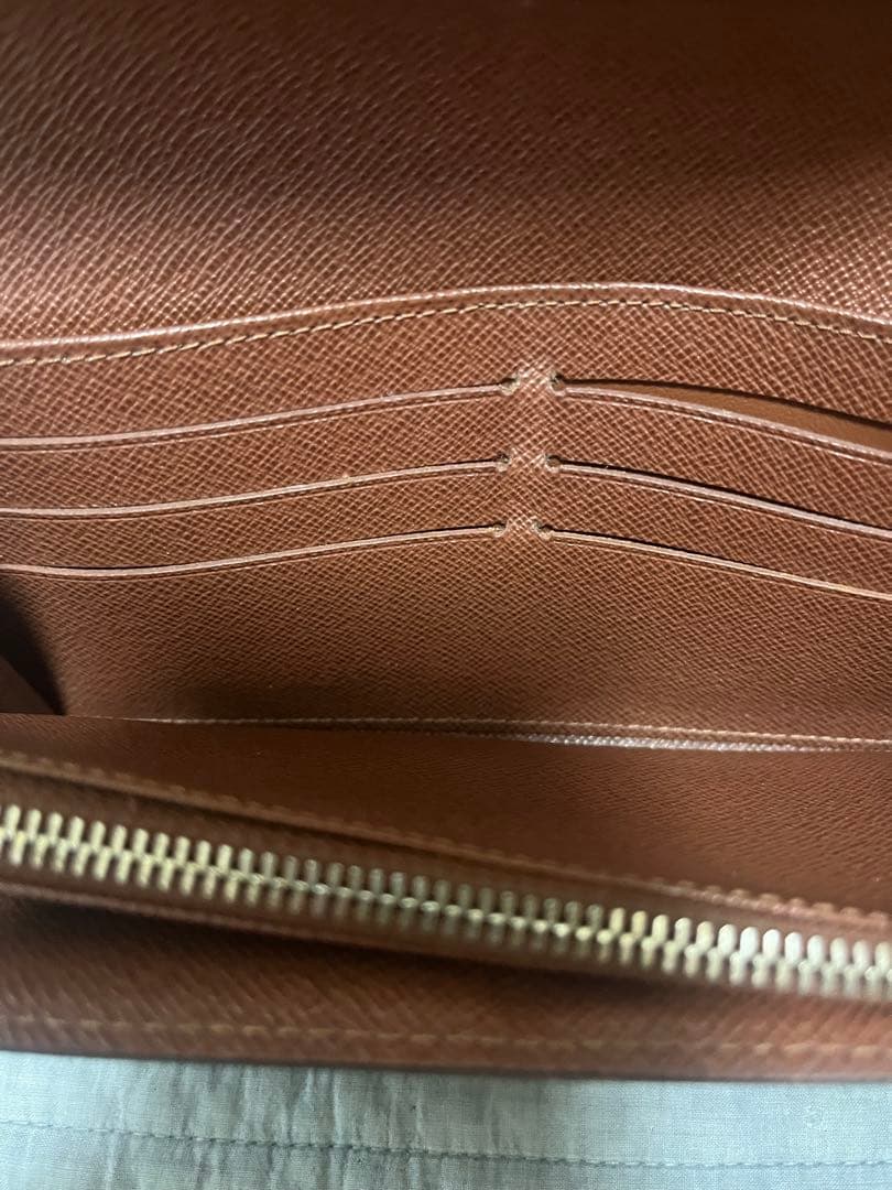 ルイ.ヴィトン二つ折り長財布モノグラム