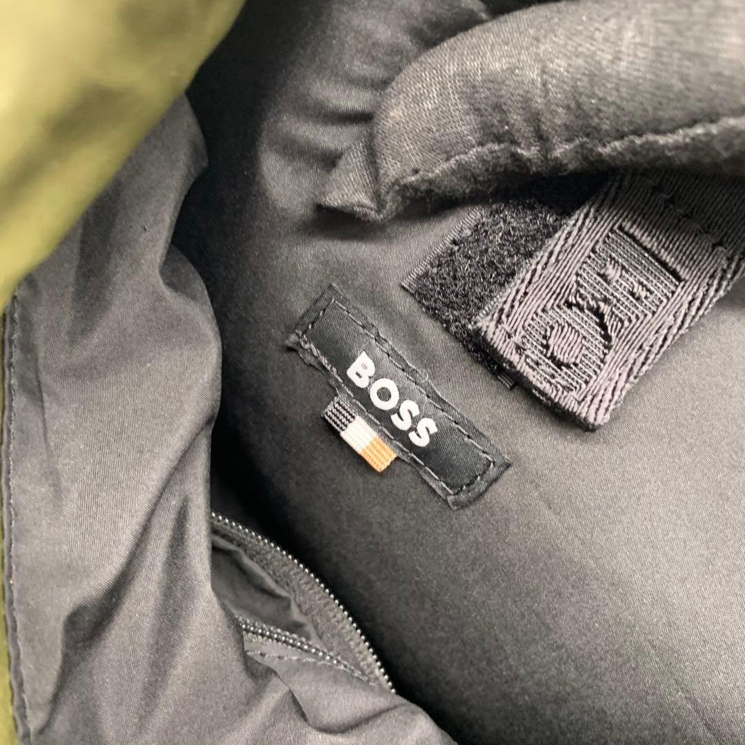 極美品　BOSSマルチポケット バックパック Double Bモノグラムトリム