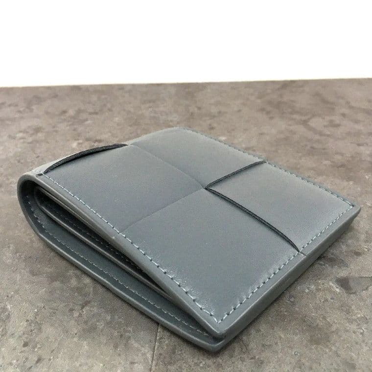 送料込み！ 未使用品 BOTTEGAVENETA 二つ折り札入れ ラム 408