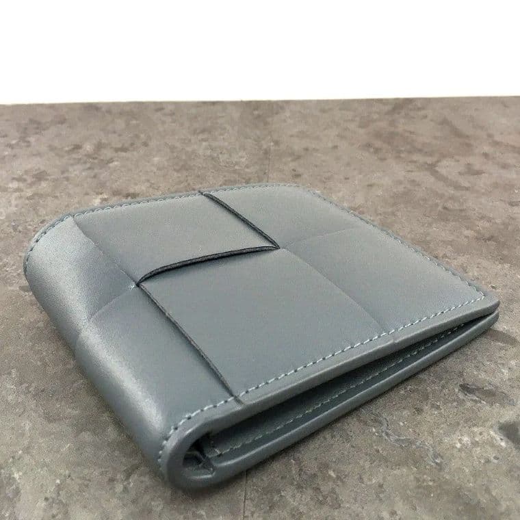 送料込み！ 未使用品 BOTTEGAVENETA 二つ折り札入れ ラム 408