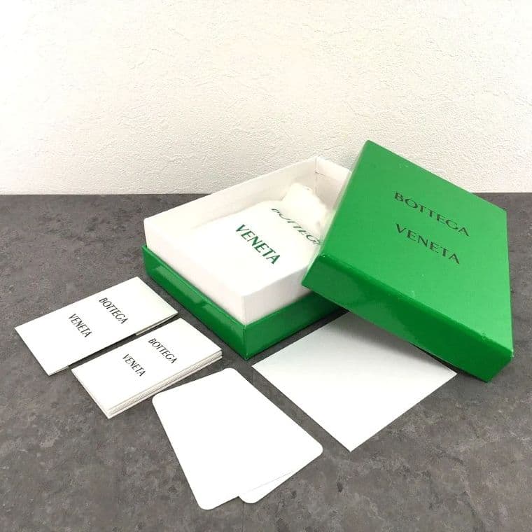 送料込み！ 未使用品 BOTTEGAVENETA 二つ折り札入れ ラム 408