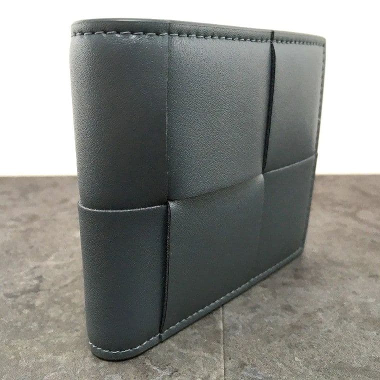 送料込み！ 未使用品 BOTTEGAVENETA 二つ折り札入れ ラム 408