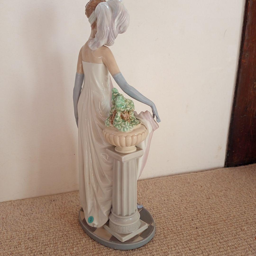 LLADROリアドロ人形陶器製女性像 置物 未使用品