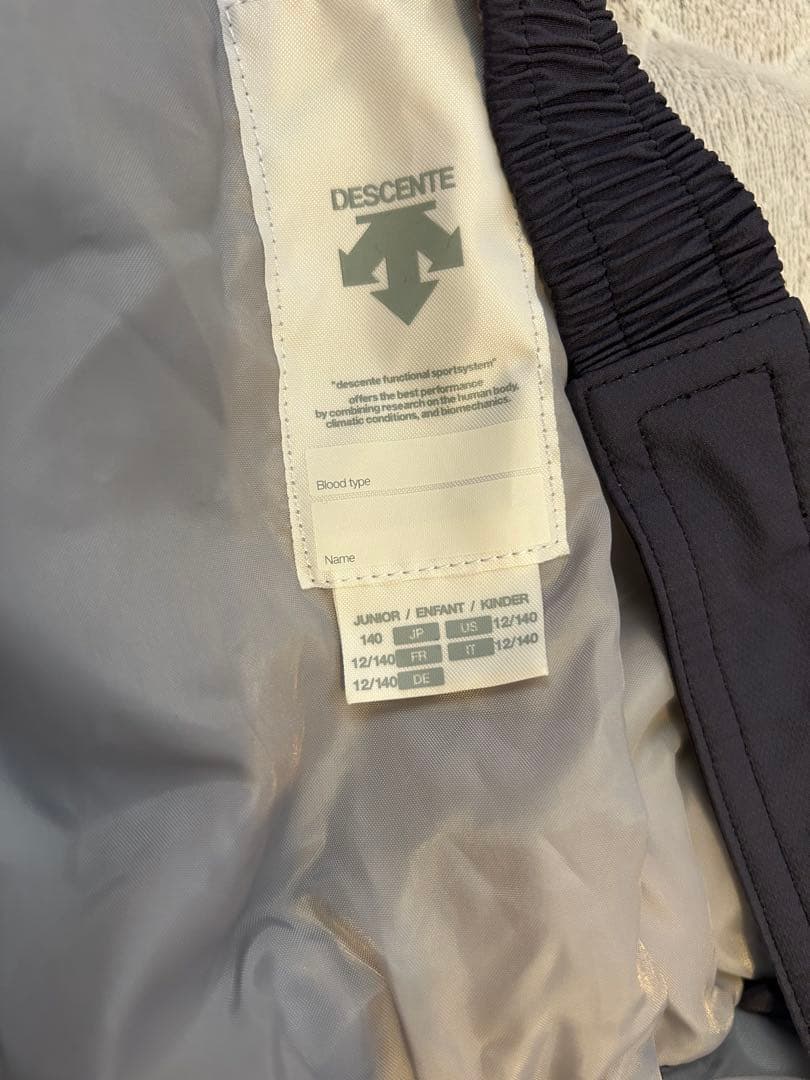 子ども用スキーウェアセット（ジャケット・パンツ）