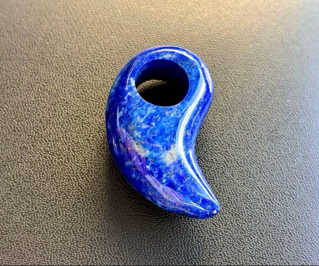 ちくわ様　幸運を象徴する最強の聖石　幻のロイヤルブルーオールドラピスラズリの勾玉