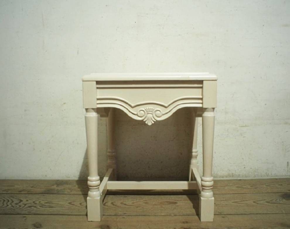 1081 クラシックなデザインのサイドテーブル　展示台　陳列台　ロココ調　レトロ