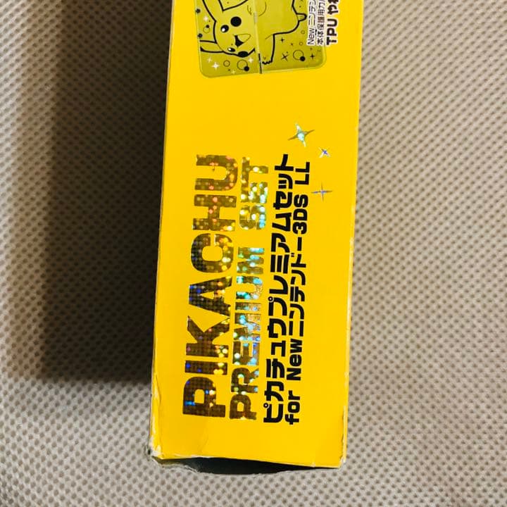 未使用品　ピカチュウ　New任天堂　3DS LL カバー　任天堂　箱傷　訳あり