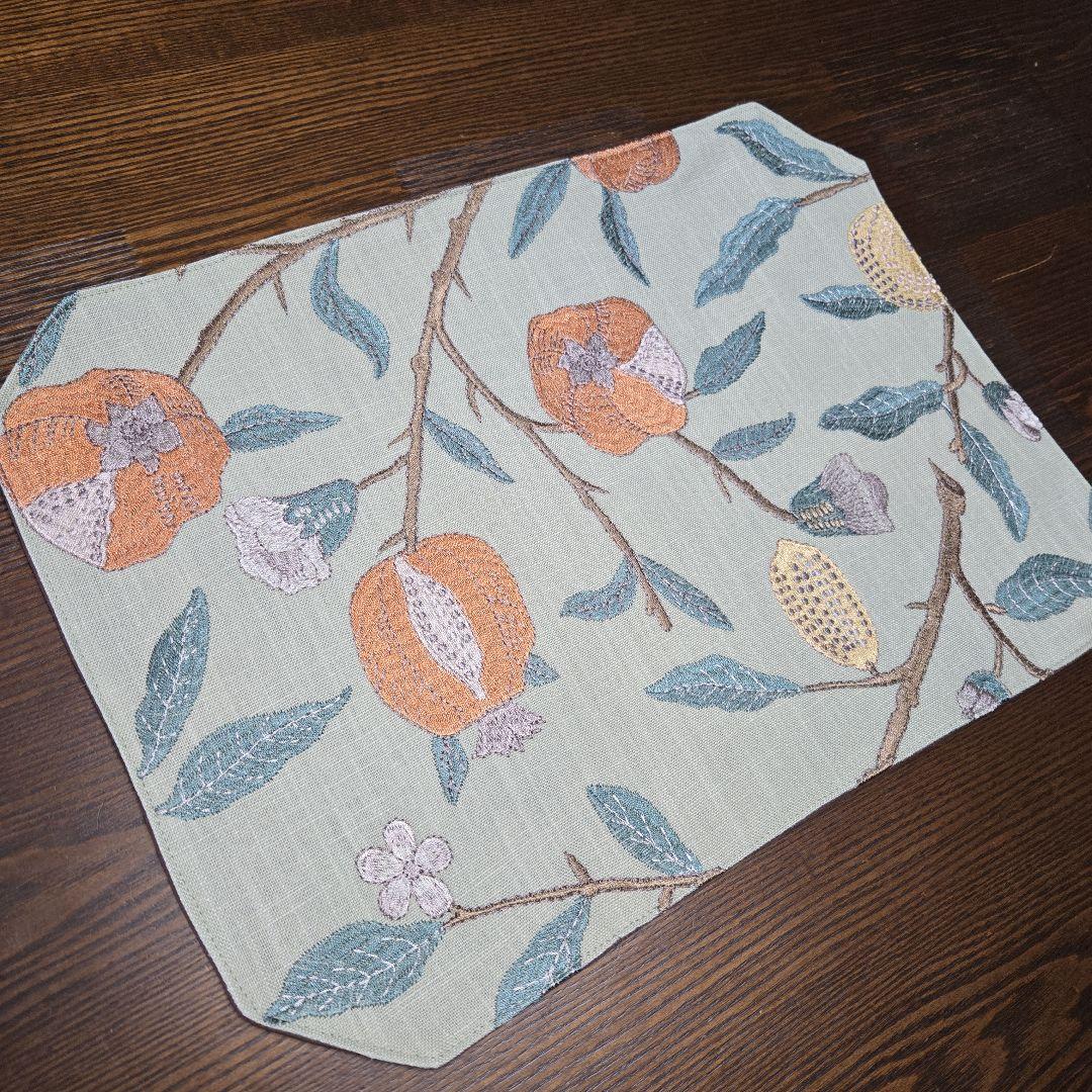 皿　時計　テーブルセンター他