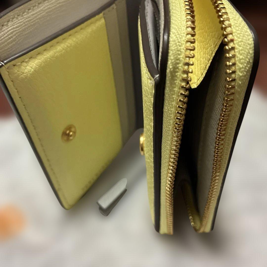 トリーバーチ　イエロー レザー 二つ折り財布