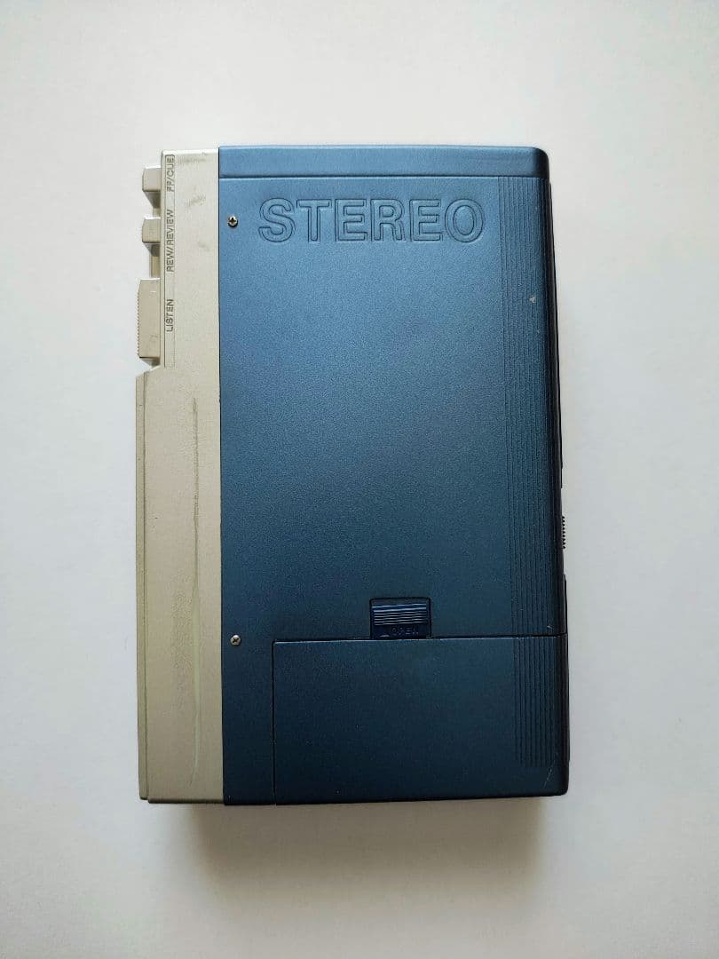 初代ウォークマン TPS-L2 SONY WALKMAN　ケース付き