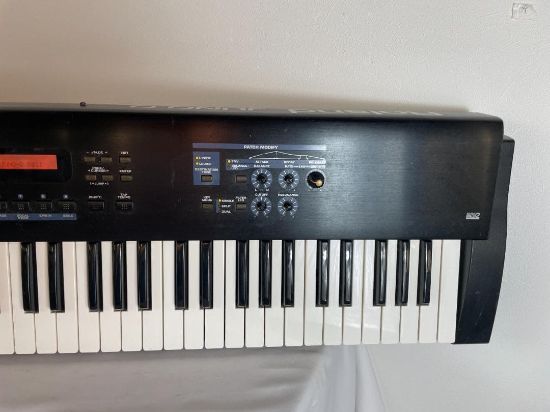 Roland Juno d シンセサイザー