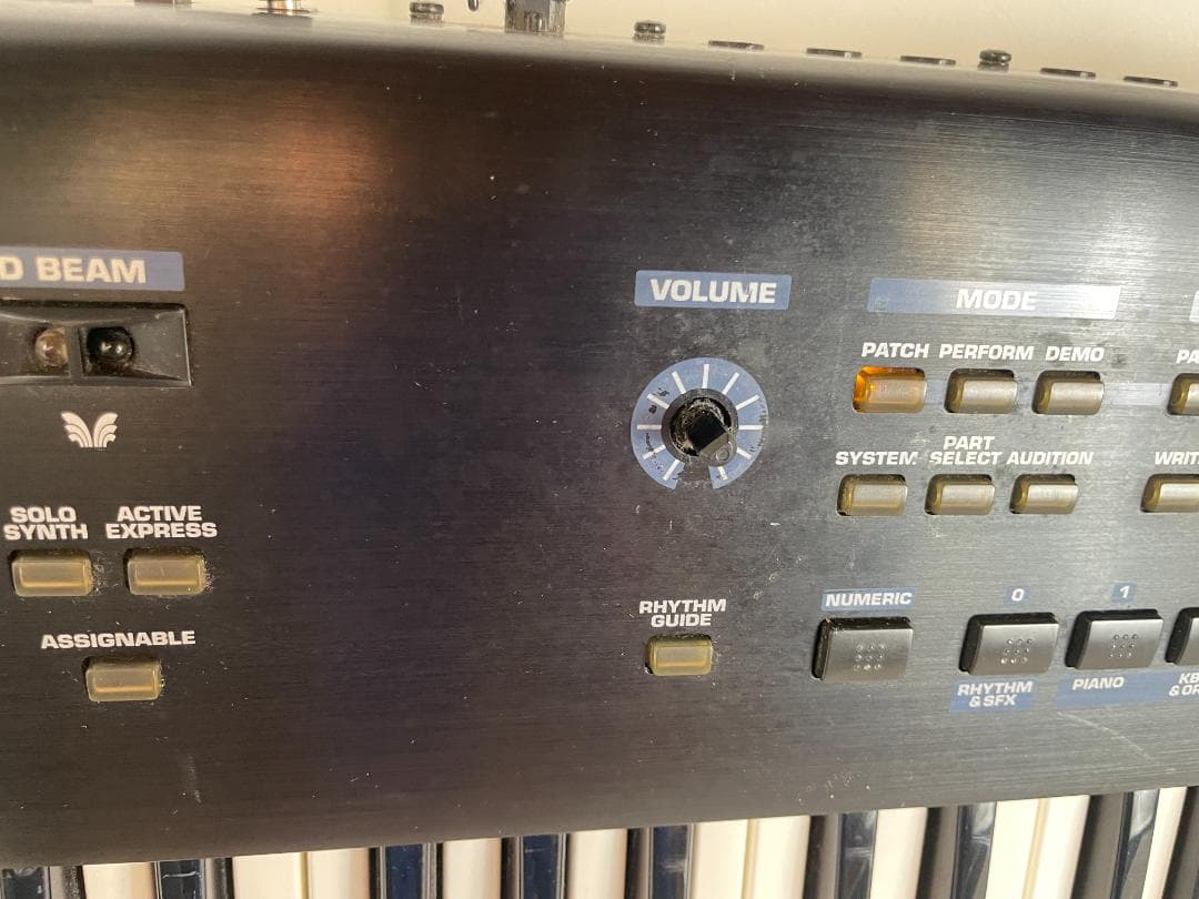 Roland Juno d シンセサイザー