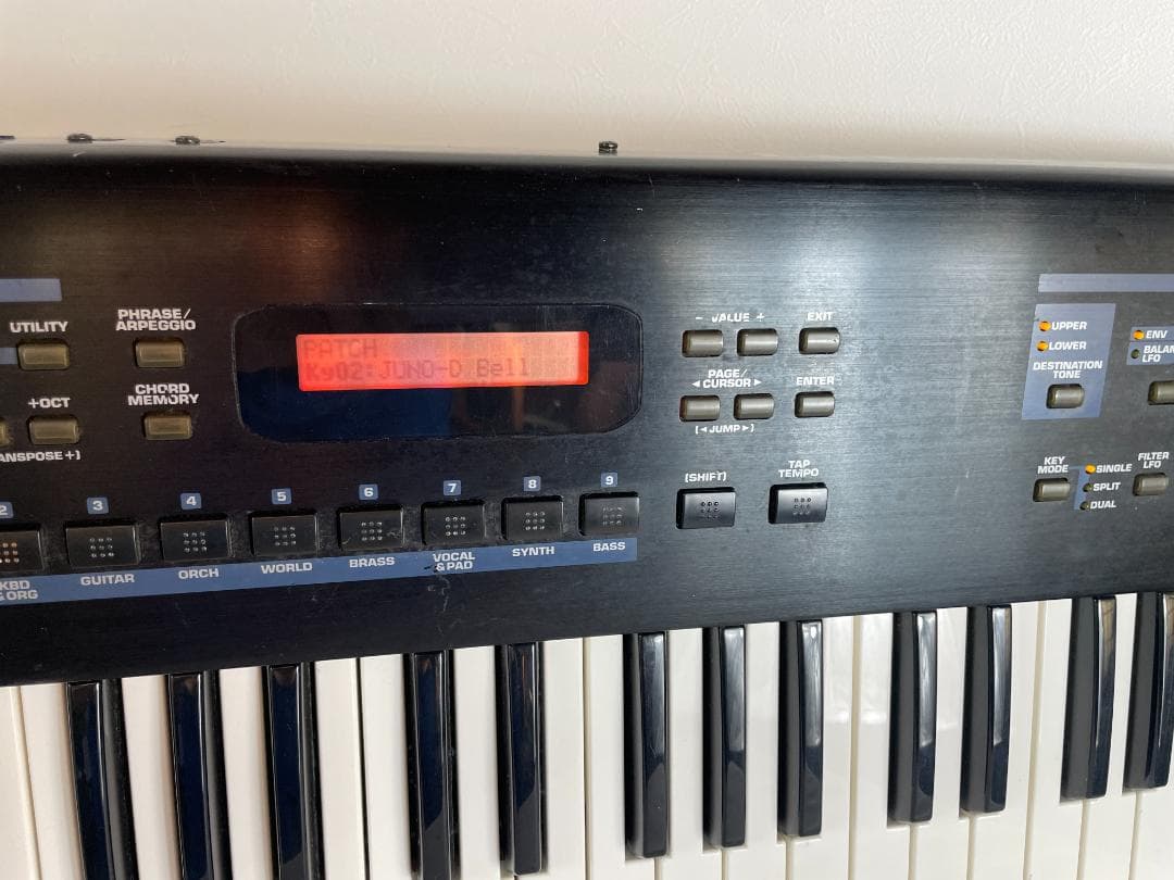 Roland Juno d シンセサイザー