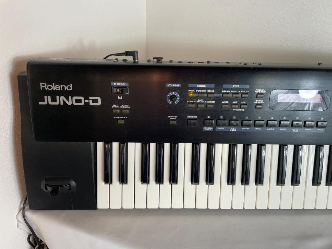 Roland Juno d シンセサイザー