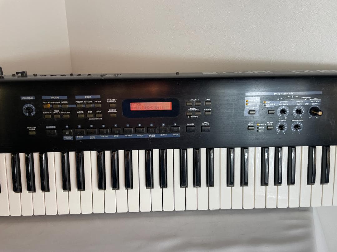 Roland Juno d シンセサイザー