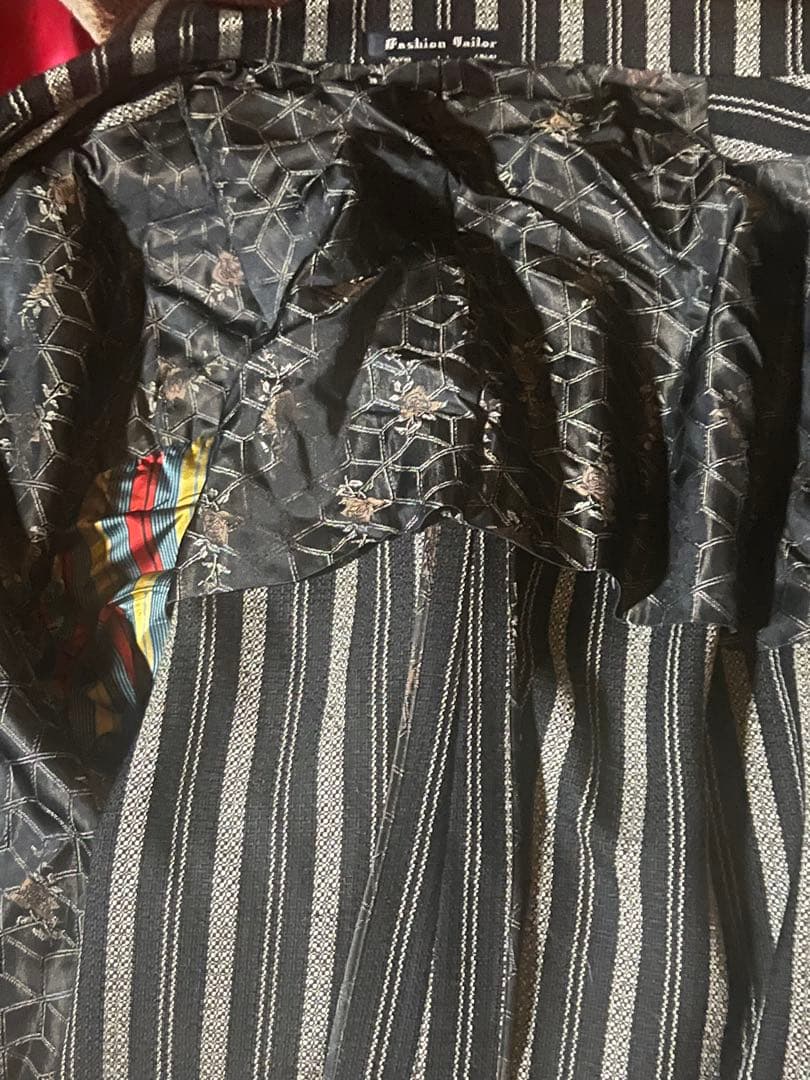 フルオーダー　ストライプ　裏地柄入り　スーツ