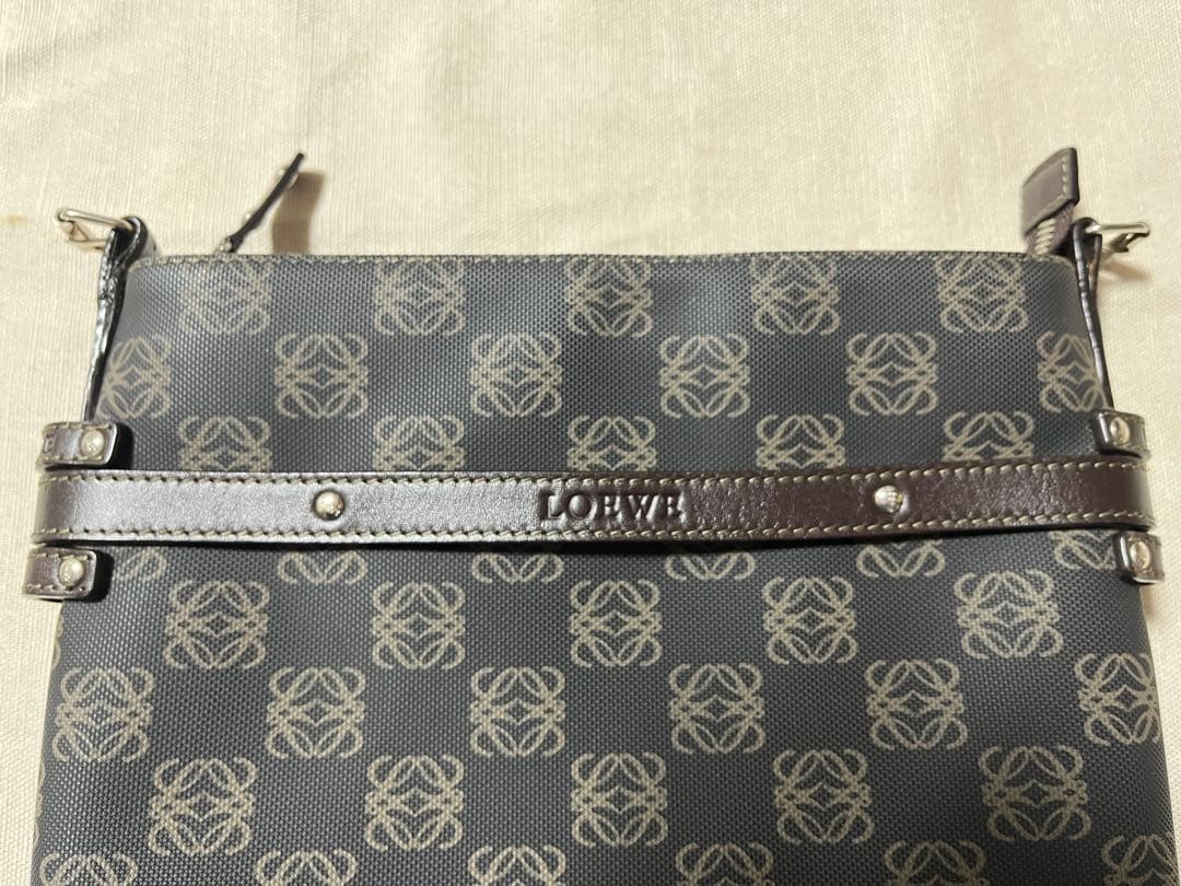 美品 ロエベ ポケッツ アナグラム 斜め掛けショルダーバッグ レザー・PVC