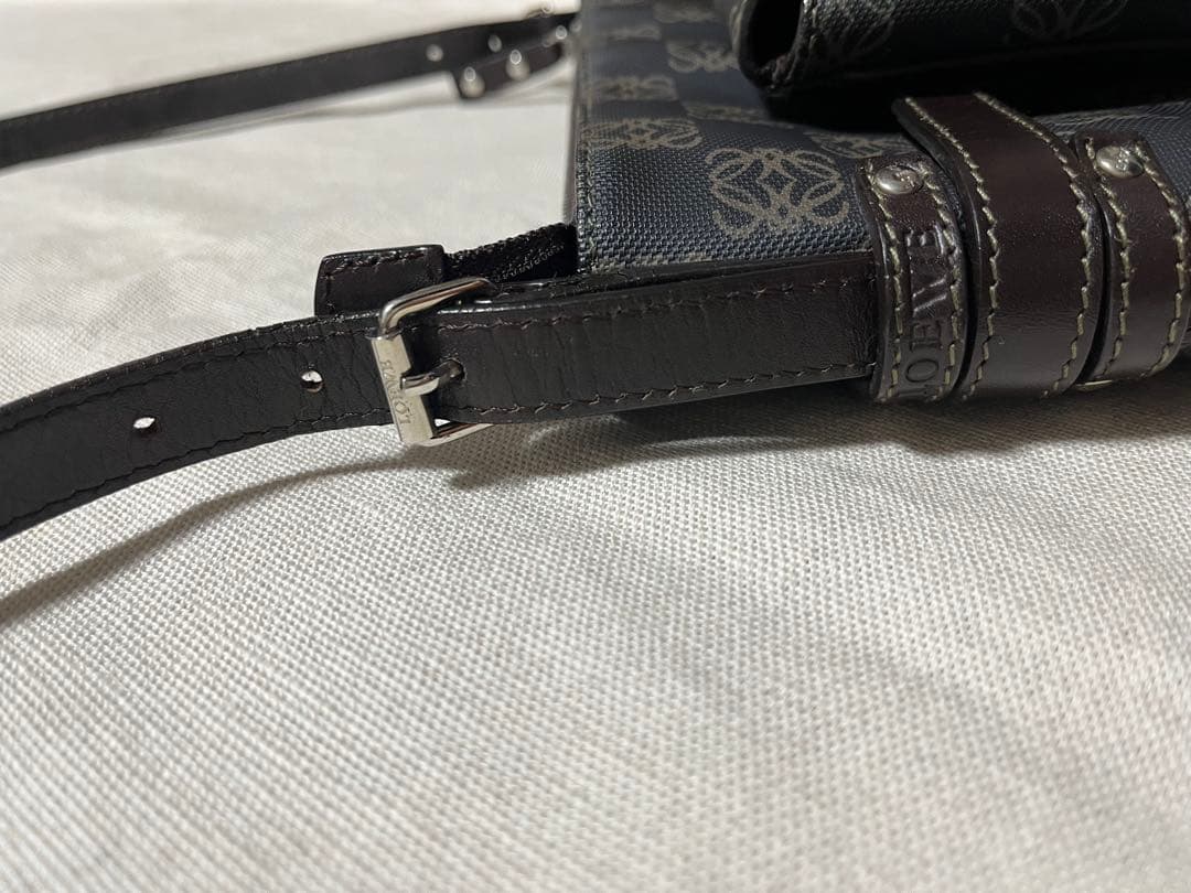 美品 ロエベ ポケッツ アナグラム 斜め掛けショルダーバッグ レザー・PVC