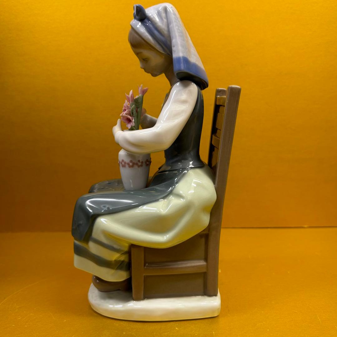 【希少・廃盤】リヤドロ LLADRO 椅子に座る少女　カケ・割れなし