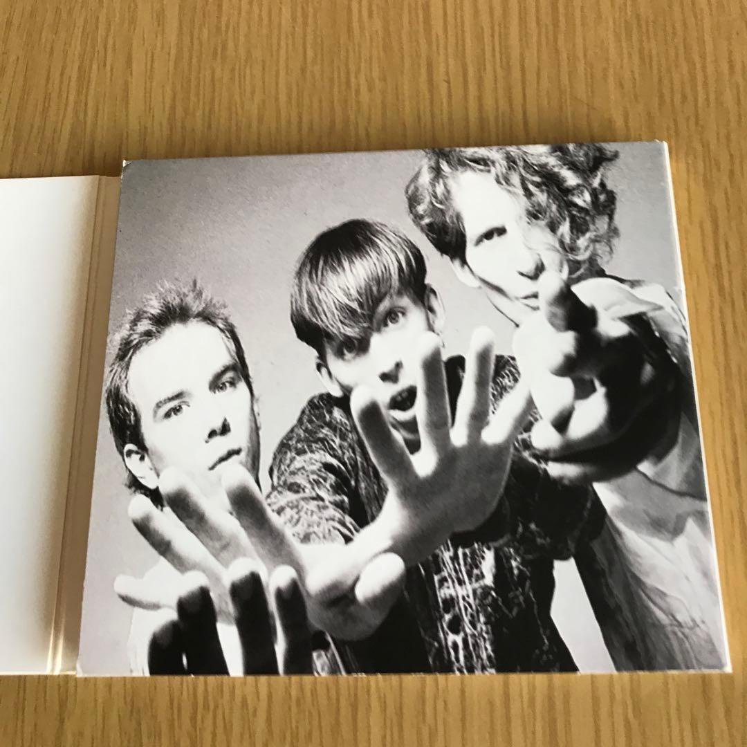 マテリアル・イシュ－　International Pop Overthrow