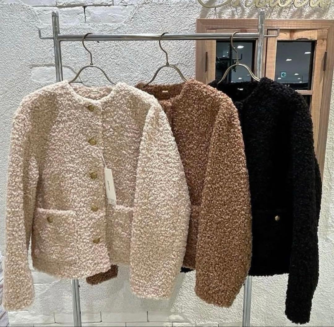 mila owen金釦ノーカラーコンパクトボアジャケット