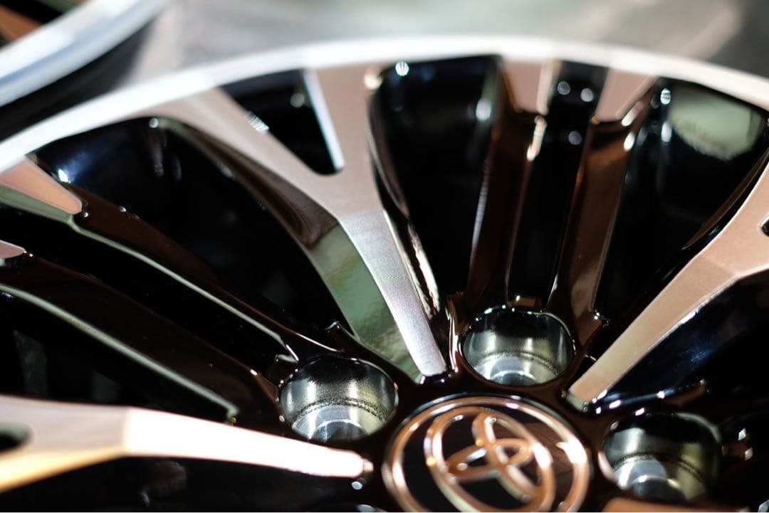 ヤリスクロス純正ホイール18インチ新車外し送料込　18×7J 美品4本セット