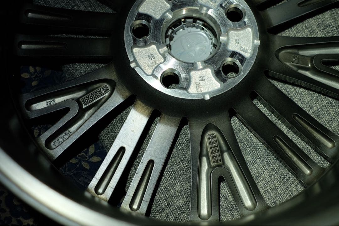 ヤリスクロス純正ホイール18インチ新車外し送料込　18×7J 美品4本セット