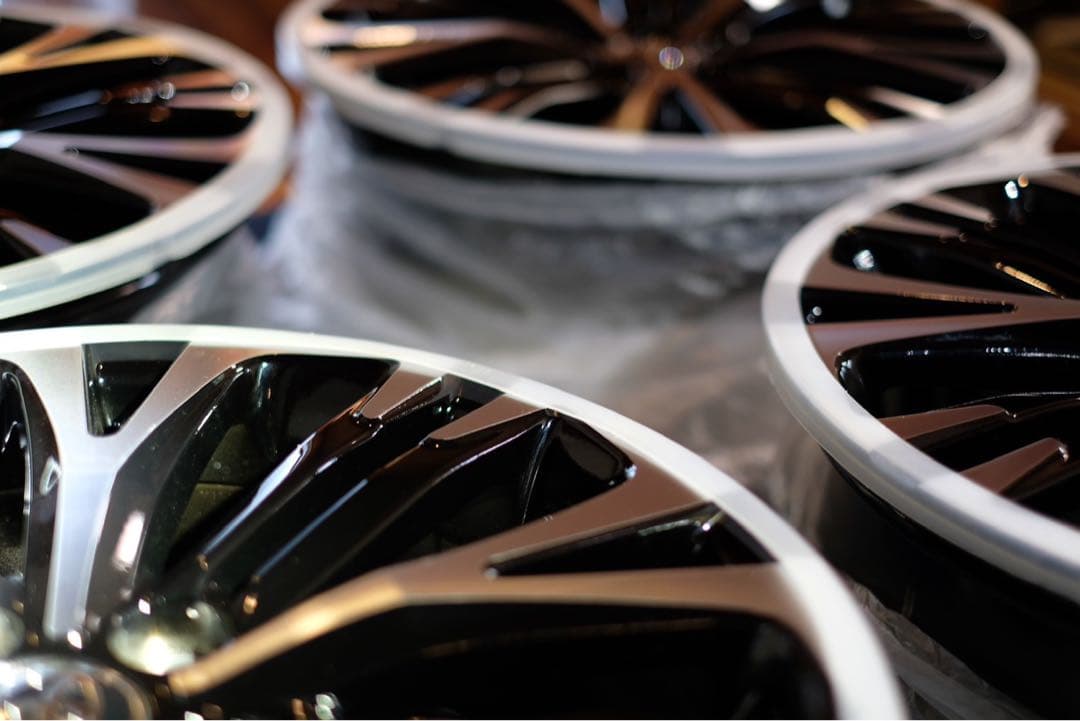 ヤリスクロス純正ホイール18インチ新車外し送料込　18×7J 美品4本セット