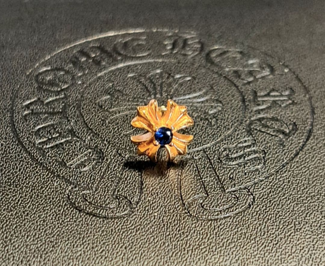CHROME HEARTS CHプラス スタッド ピアス 22K サファイア1ｐ