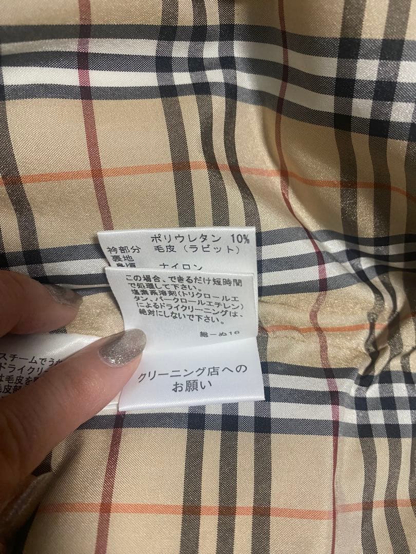 黒いダウンベスト ファー付き