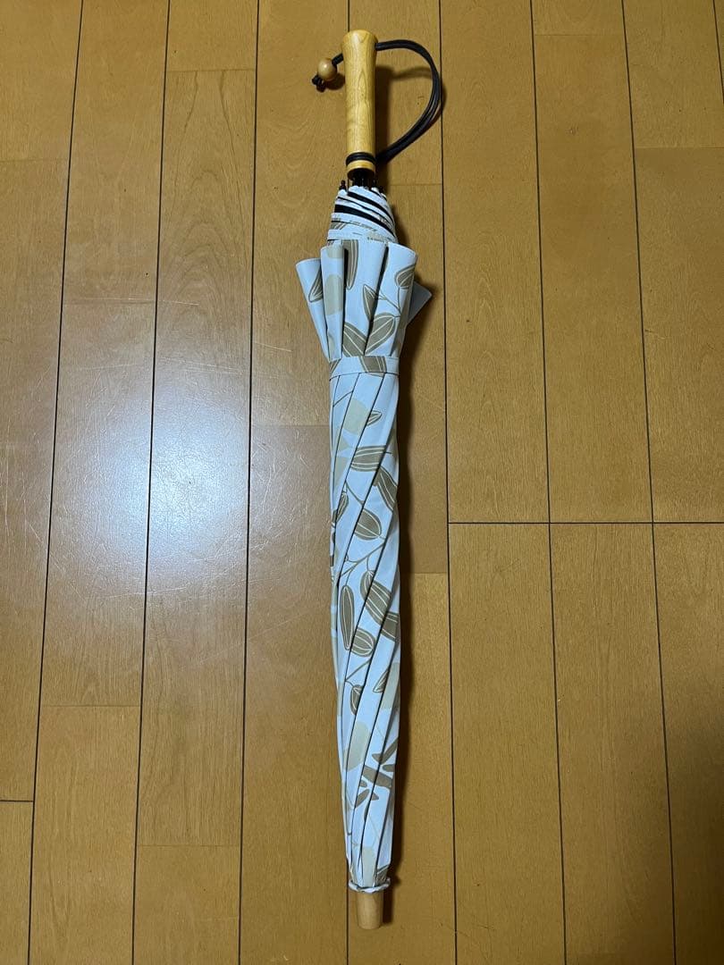 完全遮光 サンバリア 折りたたみ日傘 リーフ柄