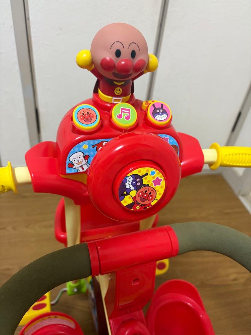【美品】アンパンマン 三輪車 それいけ！アンパンマン デラックスII レッド 赤