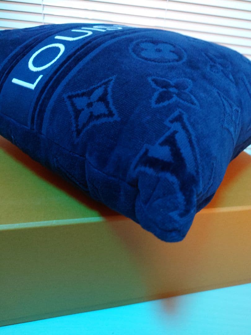 値下げ【新品】LOUIS VUITTON クッション　クッサン・LVバケーション