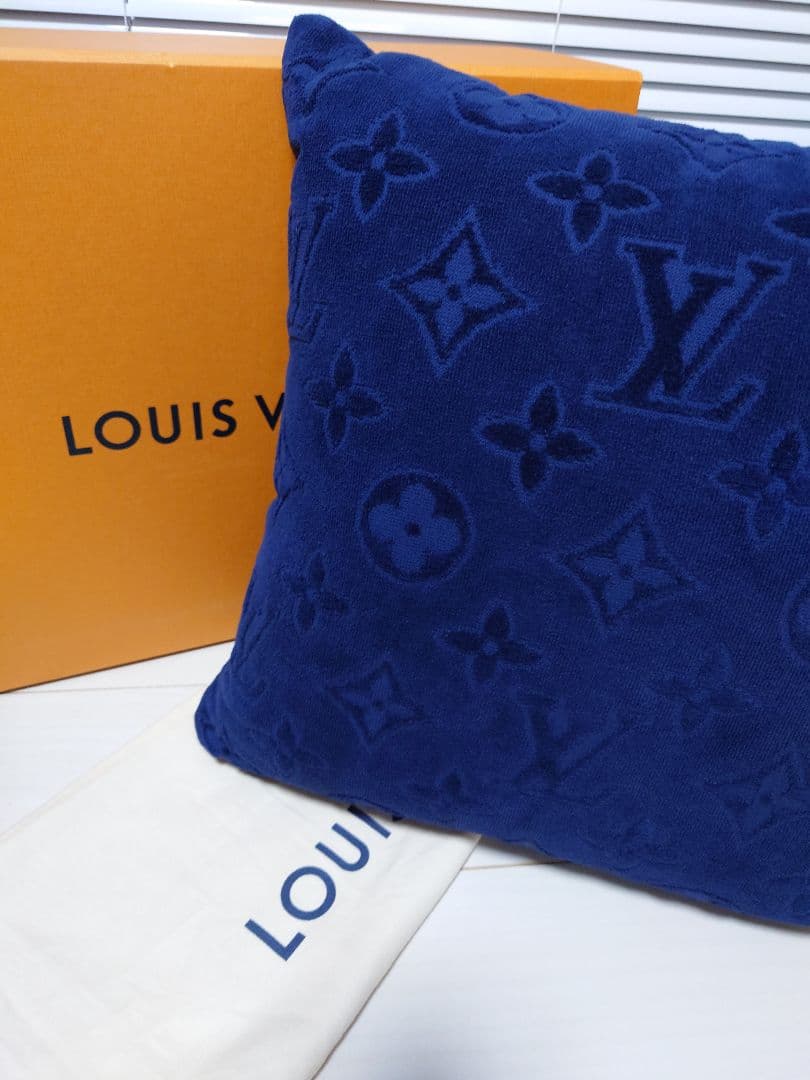 値下げ【新品】LOUIS VUITTON クッション　クッサン・LVバケーション