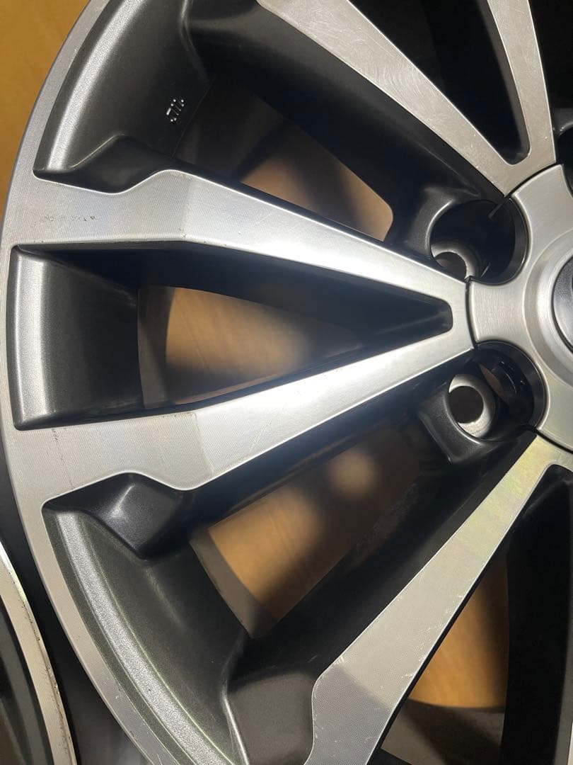 TOYOTA 150ランドクルーザープラド 純正ホイール19インチ．