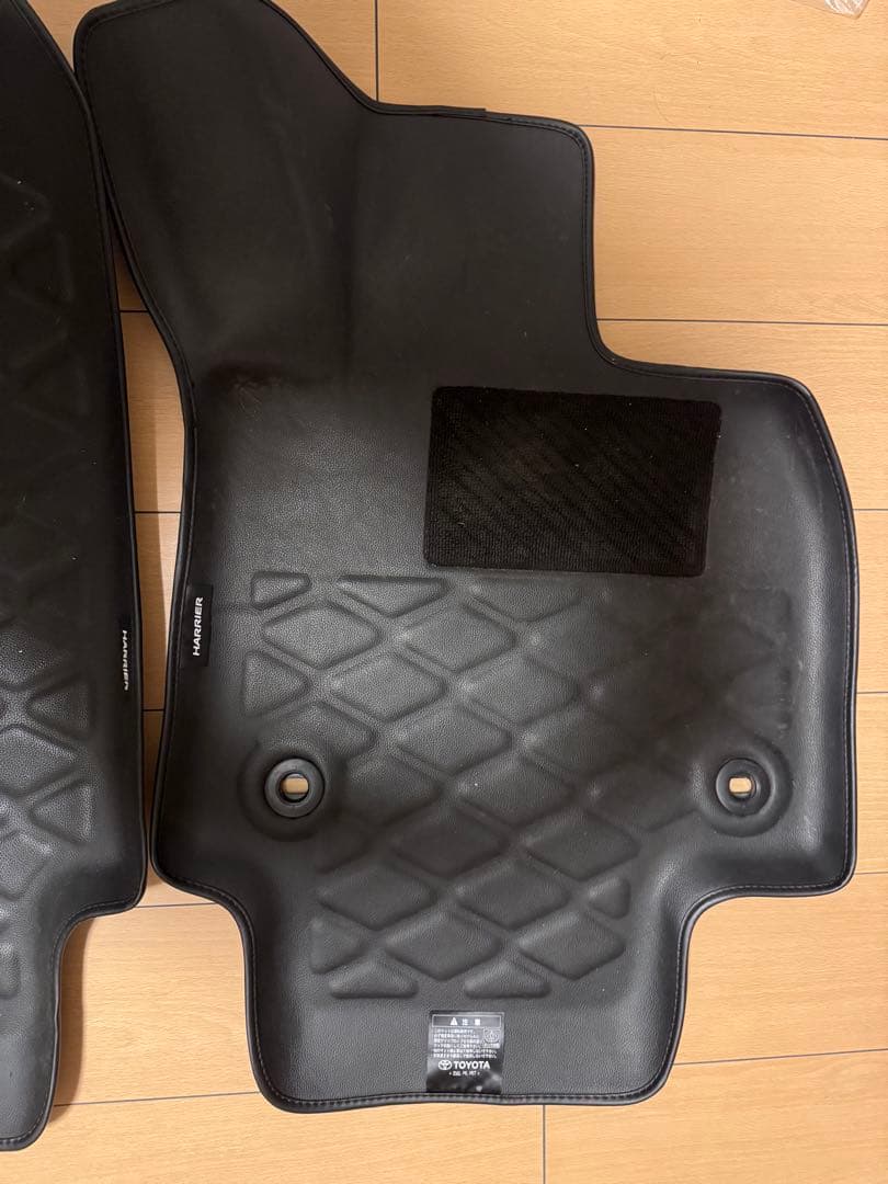 トヨタ　80ハリアー 純正３Ｄレザー調フロアマット