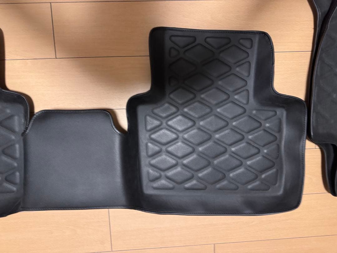 トヨタ　80ハリアー 純正３Ｄレザー調フロアマット