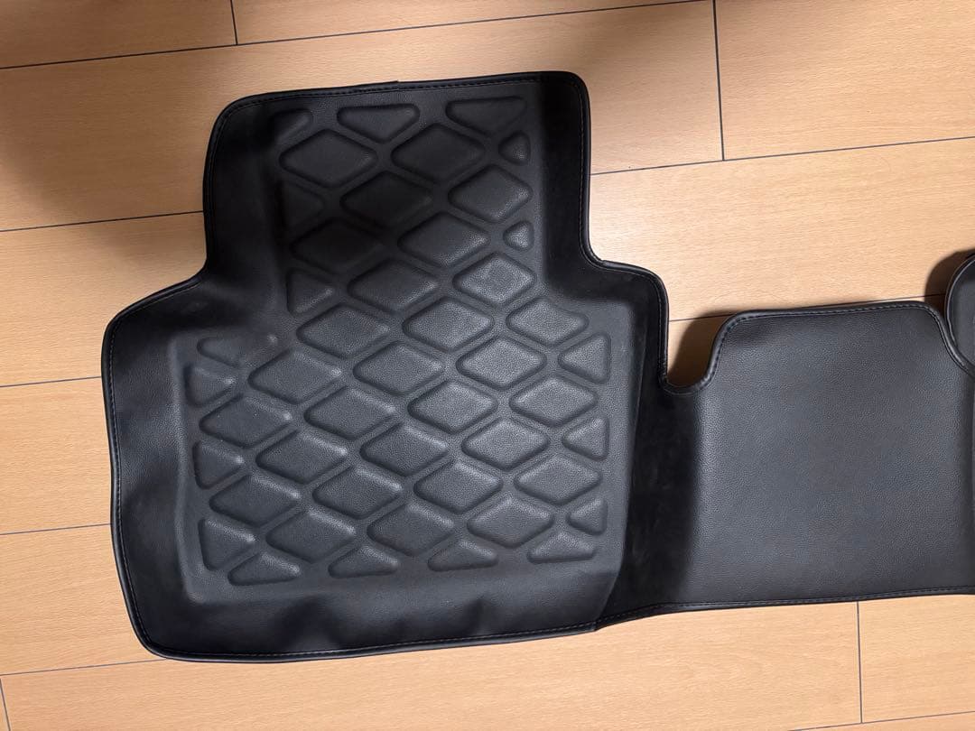 トヨタ　80ハリアー 純正３Ｄレザー調フロアマット