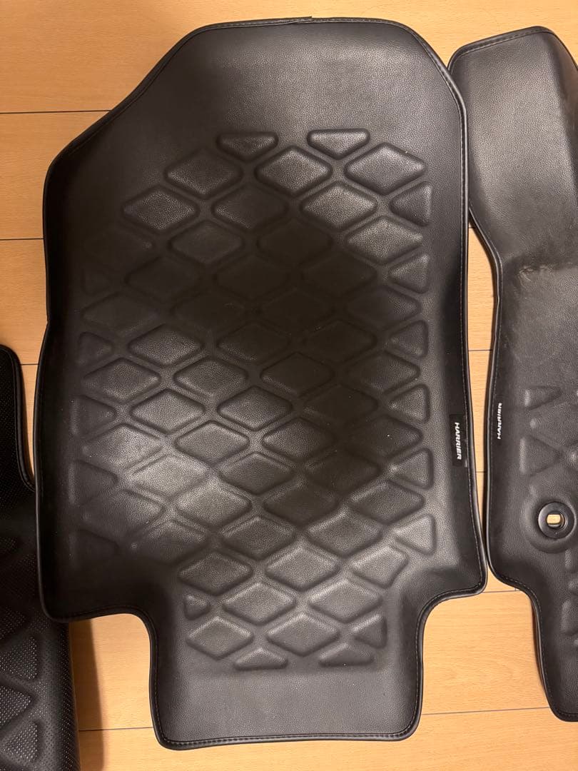 トヨタ　80ハリアー 純正３Ｄレザー調フロアマット
