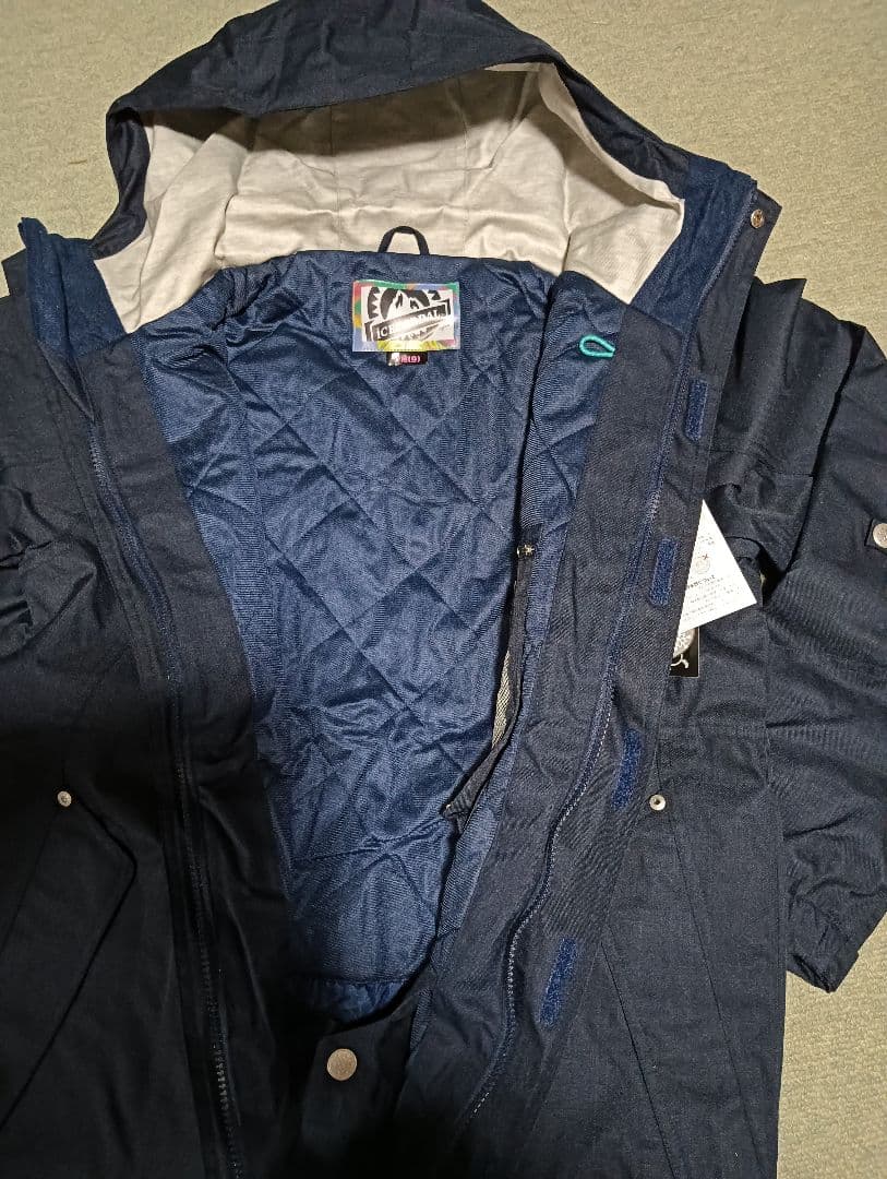 新品タグ付　スキーウェア上下セットＭサイズ