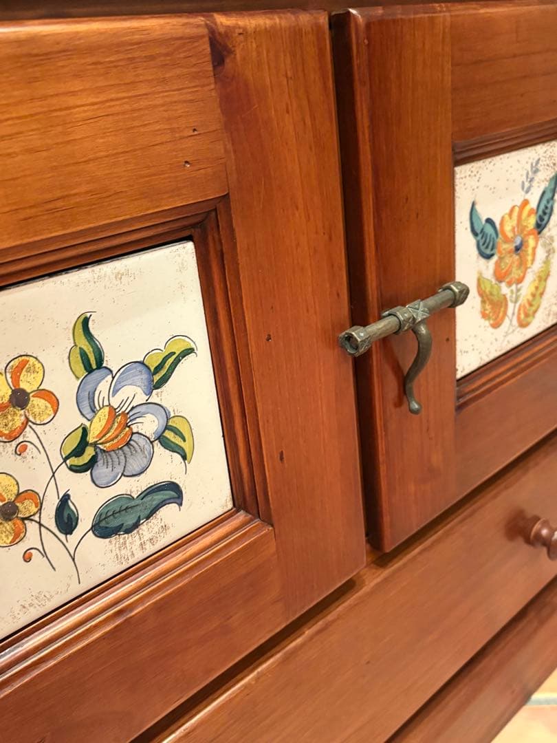 アクタス取扱　スペイン　タイル　棚　ディスプレイ棚　食器棚