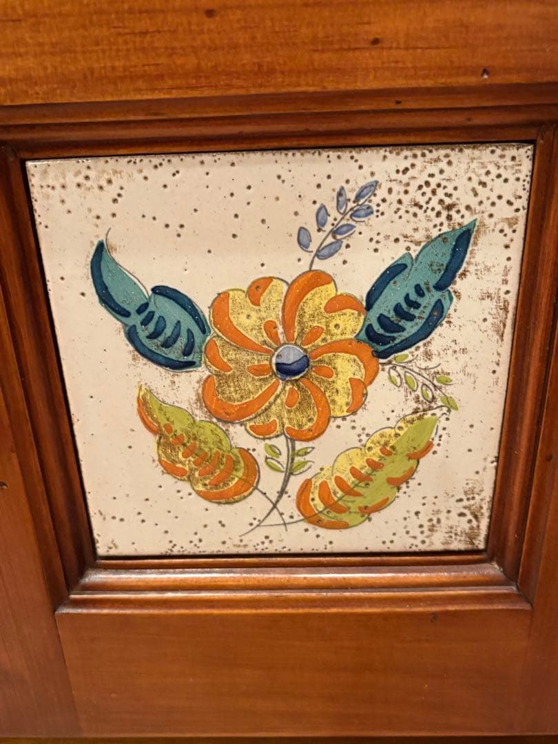 アクタス取扱　スペイン　タイル　棚　ディスプレイ棚　食器棚