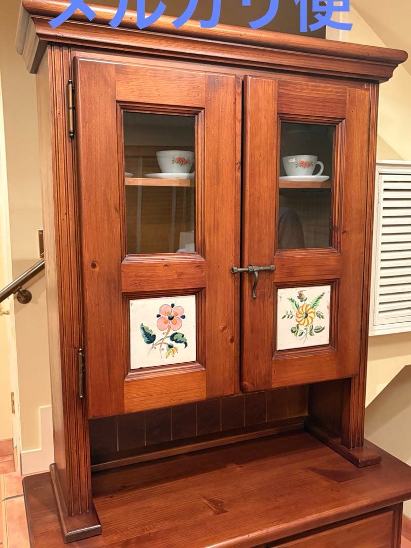 アクタス取扱　スペイン　タイル　棚　ディスプレイ棚　食器棚