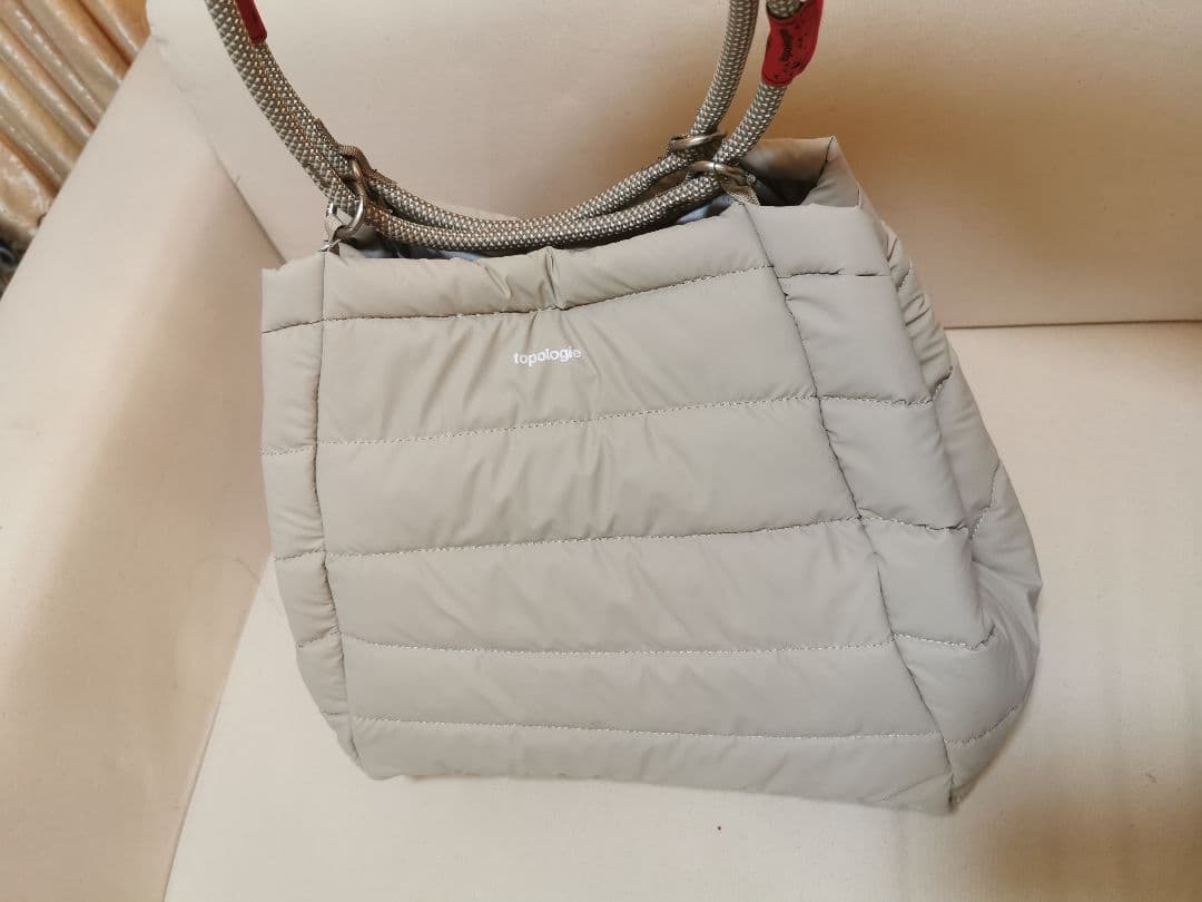 Topologie ライトグレークッショントート｜ロープハンドルの上質スタイル