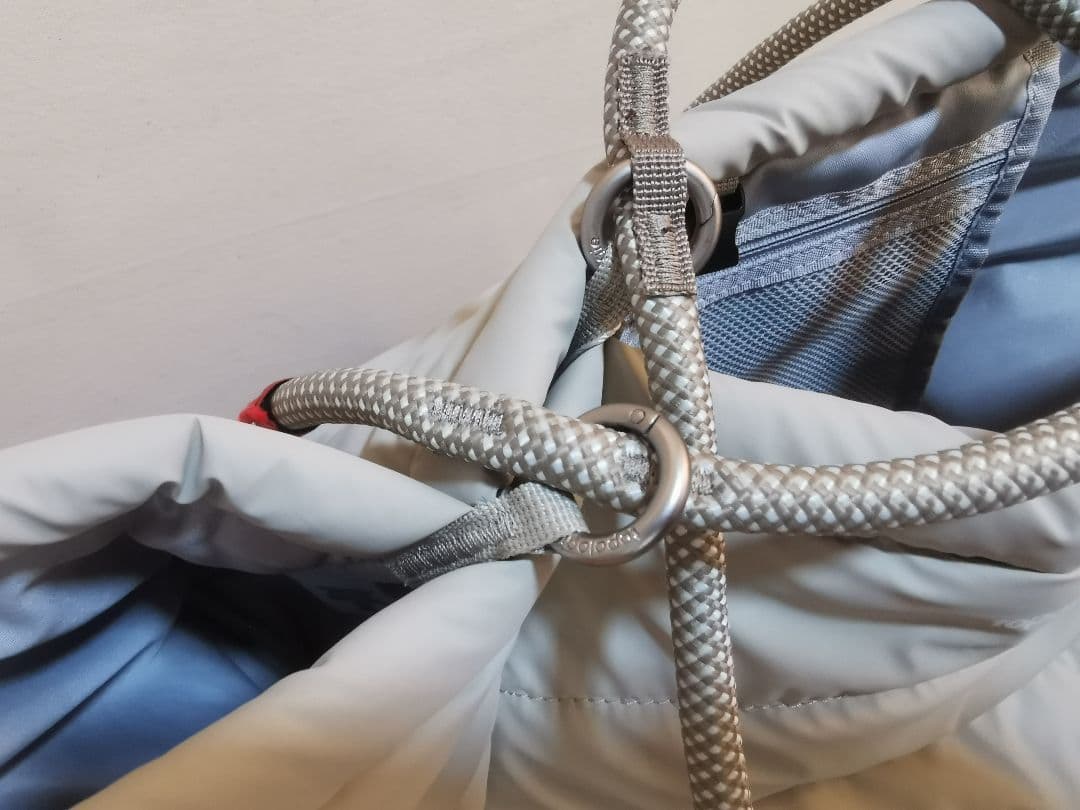 Topologie ライトグレークッショントート｜ロープハンドルの上質スタイル