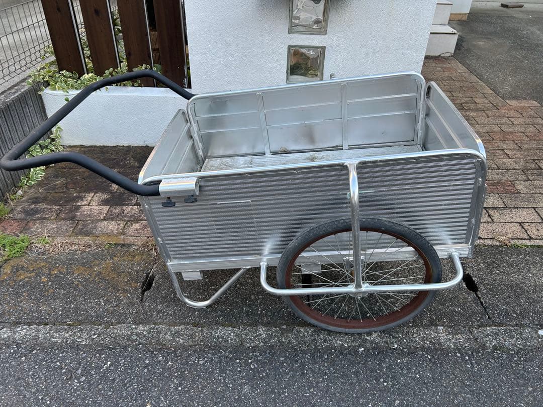 アルミ製リヤカー　ノーパンクタイヤ